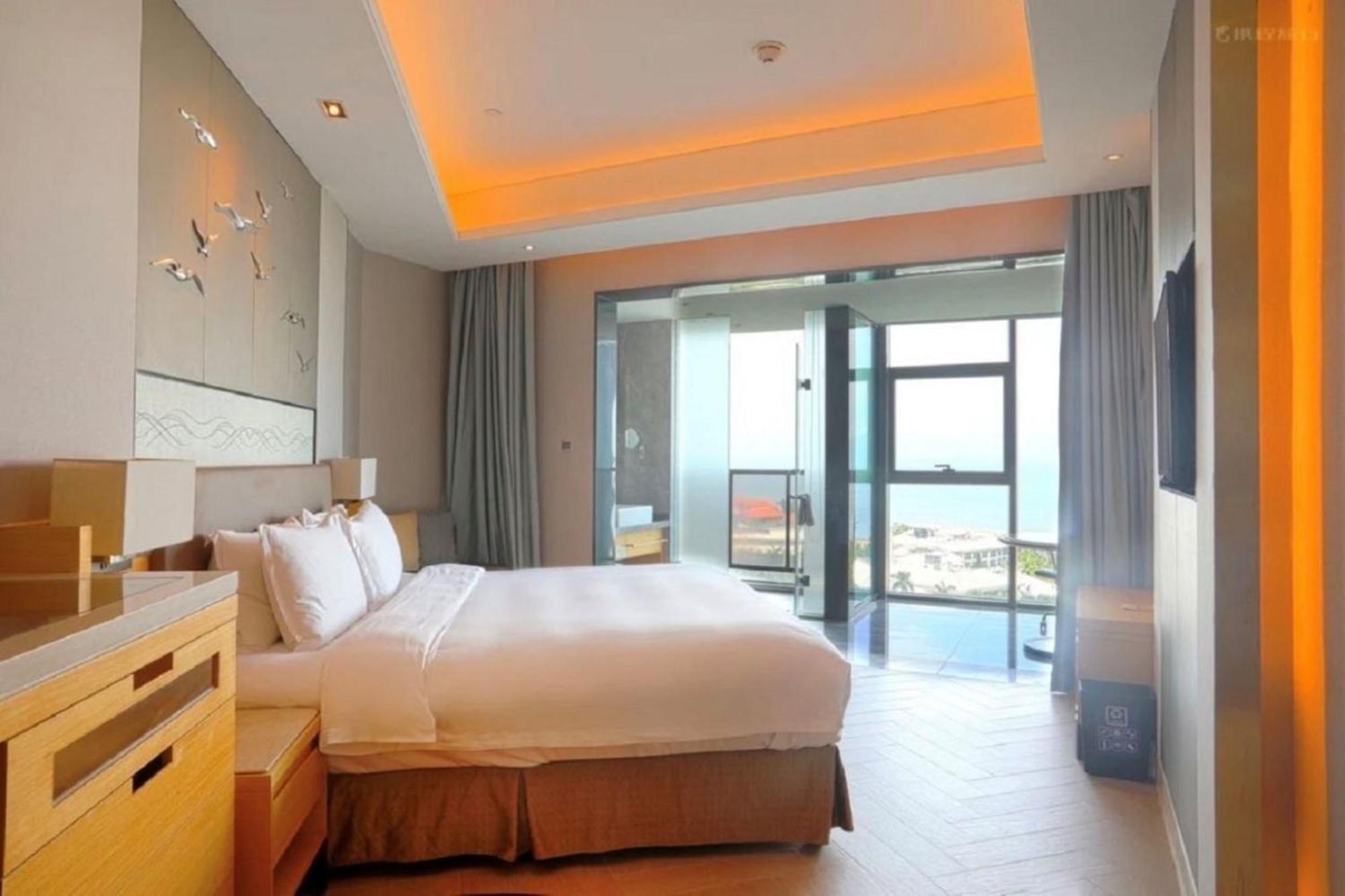 Holiday Inn Haikou West Coast By Ihg Exterior foto