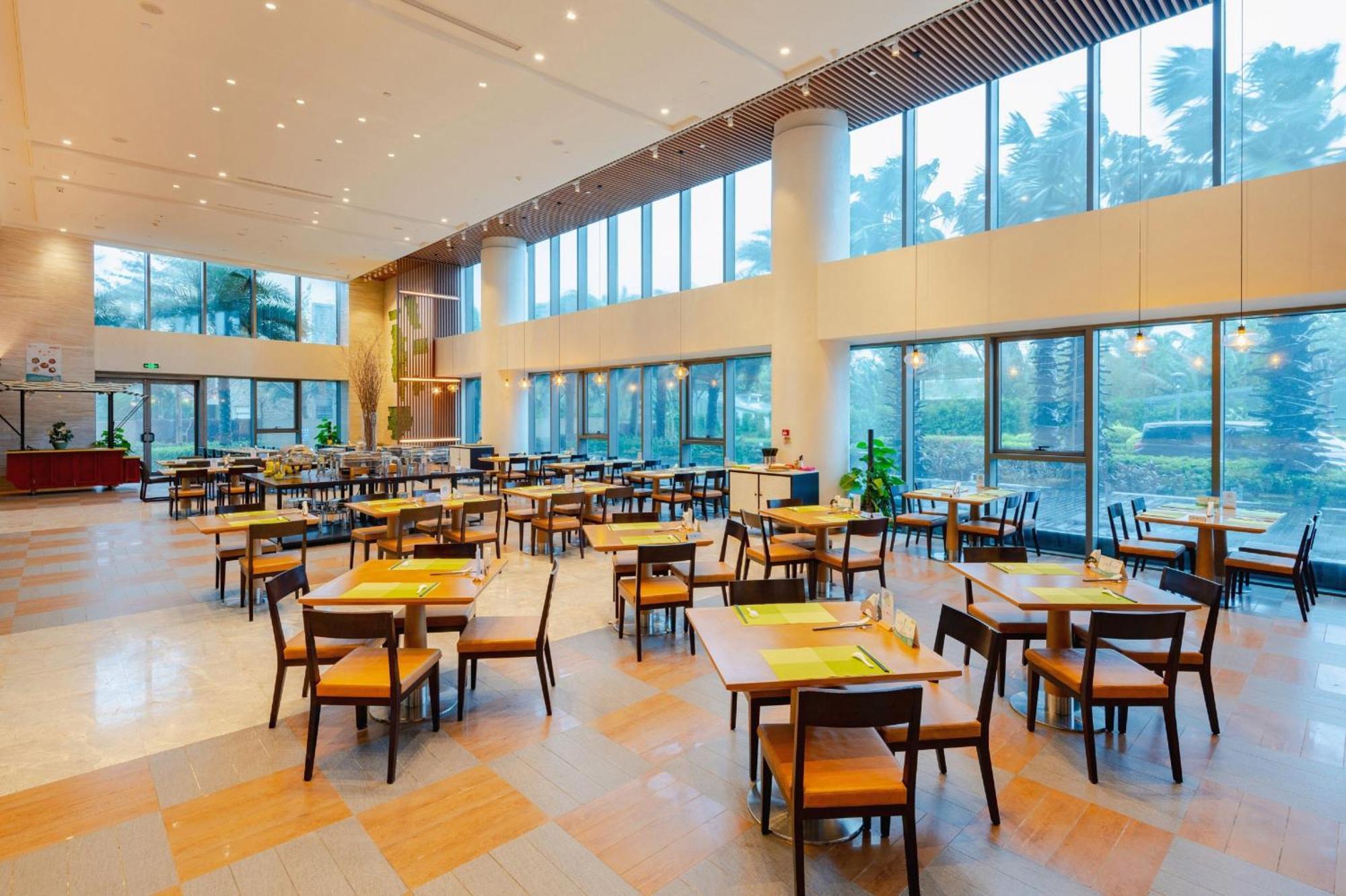 Holiday Inn Haikou West Coast By Ihg Exterior foto